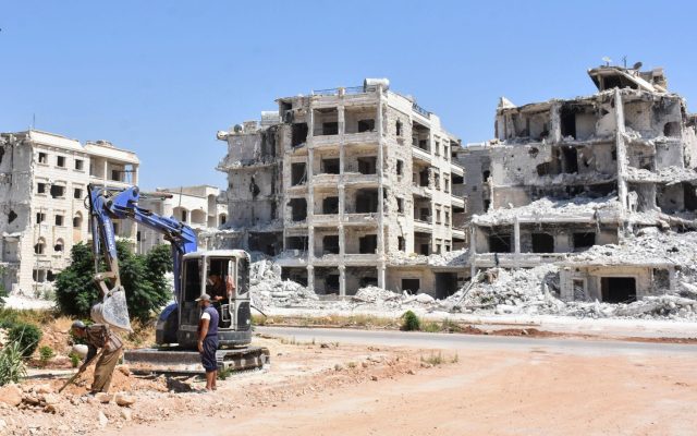 الدولة تتراجع إلى دور المنظّم.. من سيبني مليوني منزل يحتاجها السوريون؟